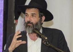 צודק בכל מילה