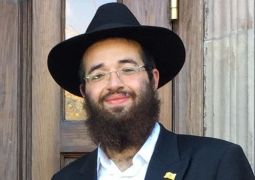 "בנוגע להשכנה שלהם"