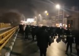 איראן בוערת: סימני קריסת הממשל בהפגנות הגדולות