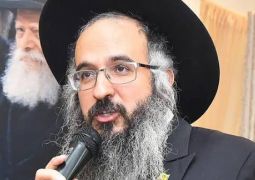 הרב מנחם כהן בראיון: המטרה להפוך את השטות השלילית לשטות דקדושה