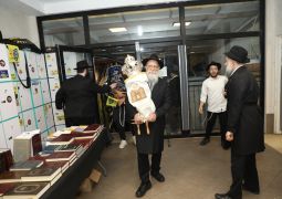 ראשל"צ שמחה עם התורה: סיקור מהמעמד החגיגי