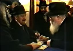 פרסום ראשון! | שעתיים של חלוקת דולרים מהרבי שליט"א מלך המשיח