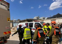 פגיעת רסיסים באתר בנייה במרכז הארץ: הרוג ופצוע אנוש