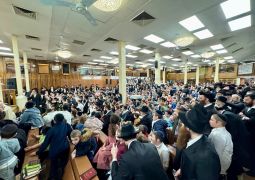 אלפים ב'ראלי' לצבאות השם לרגל פסח ב770