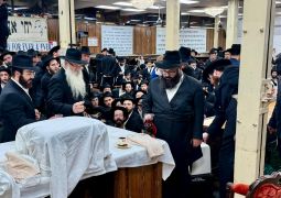 גלריית תמונות: כוס של ברכה בסיום סעודת משיח