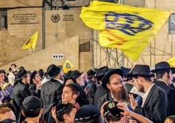 בהכנסת ספר התורה, כולנו רוצים גאולה / הרב מנחם ישראלי