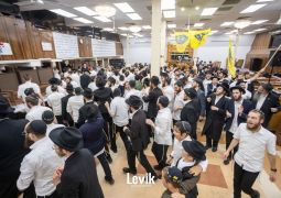 גלריית ענק: כך רקדו ב770 לכבוד ט"ו אלול