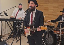 חגיגת בר המצווה לבנו של השליח בשכונת נוה עמל