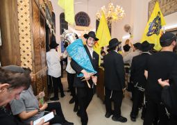 הכנסת ספר תורה חגיגית בבית חב"ד פלורנטין
