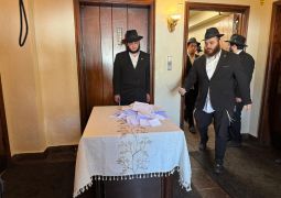 ערב ראש השנה ב770: אלפים הביאו את הפ"נ