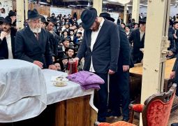 גלריית ענק: מידו המלאה הפתוחה והקדושה 